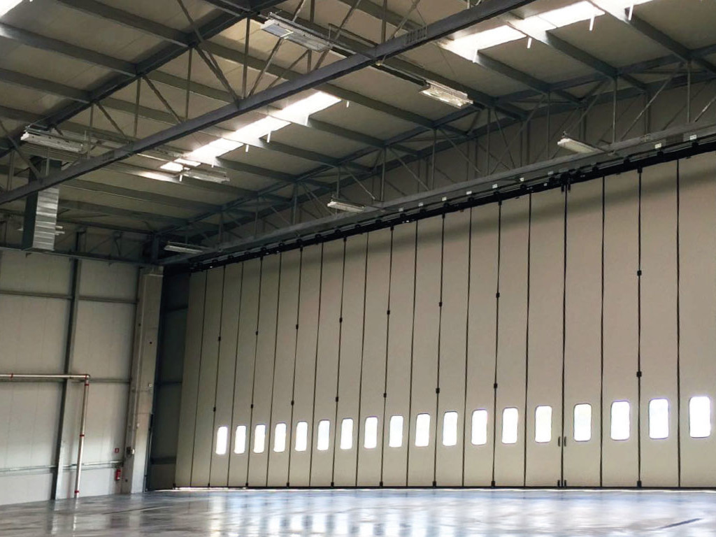 hangar-04
